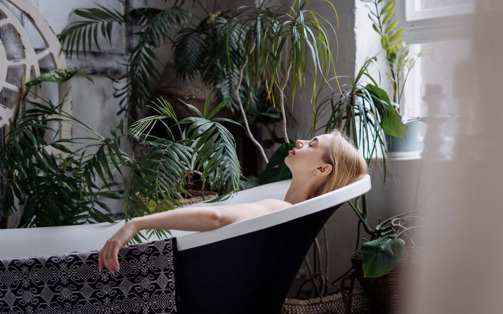 Rośliny do jasnej łazienki